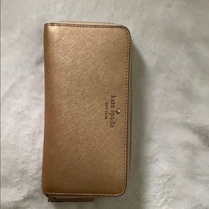 KATE SPADE wallet, hardly used.